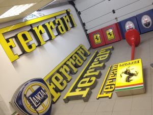 Ferrari Werbeschild