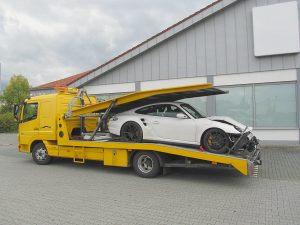 Abholung Porsche Unfallwagen mit eigenen Transportern Weltweit
