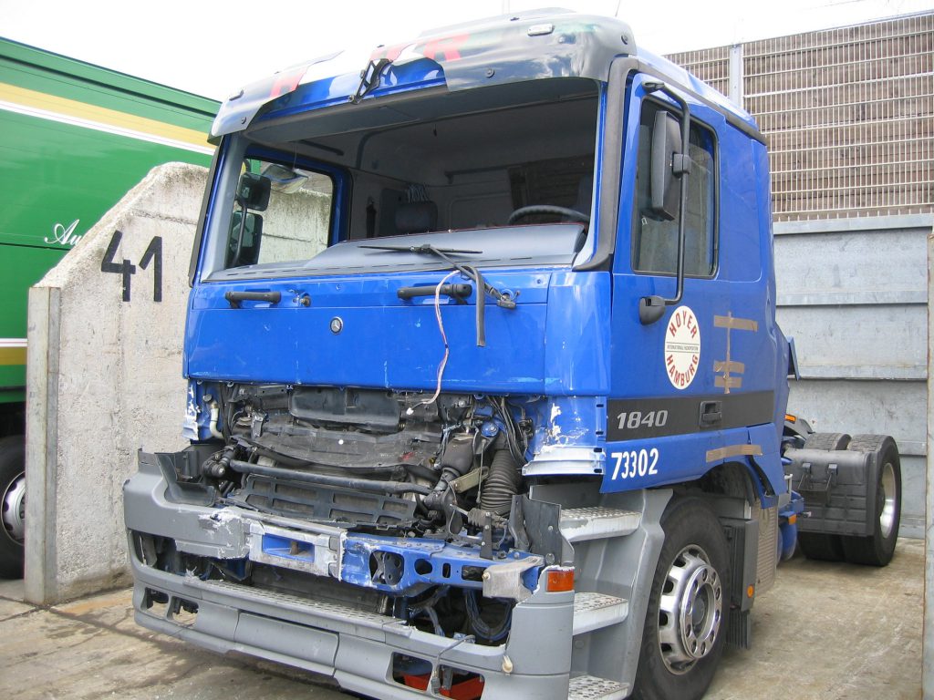 Actros LKW Unfall Mercedes 