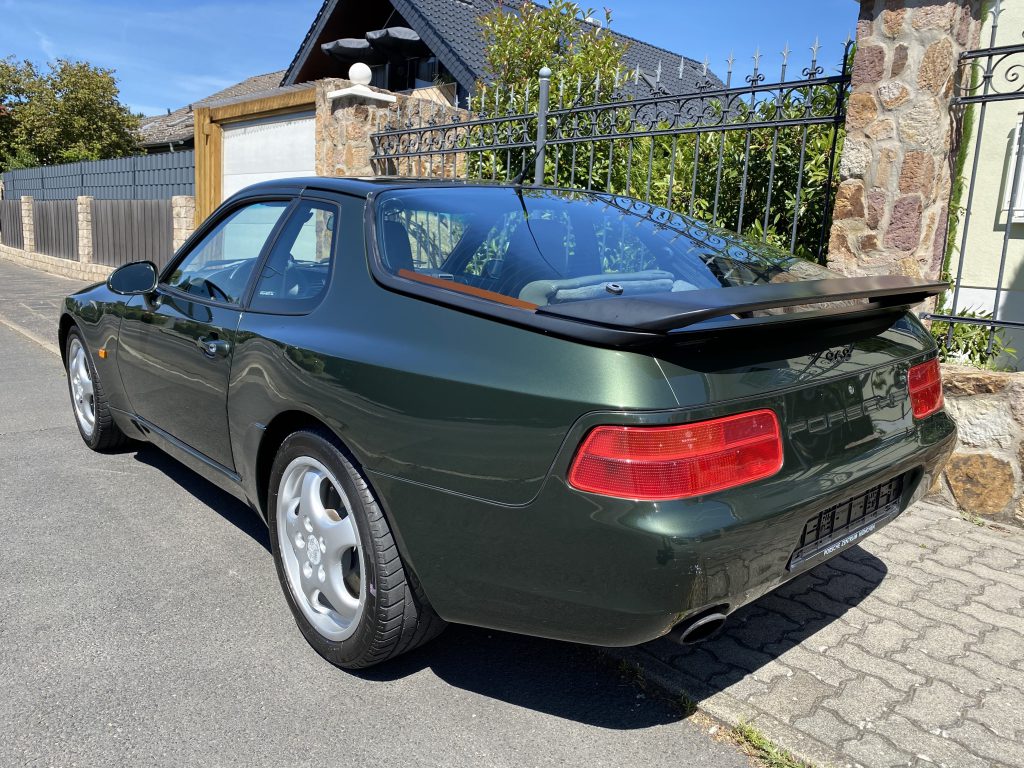 968 Porsche in Oakgrün 