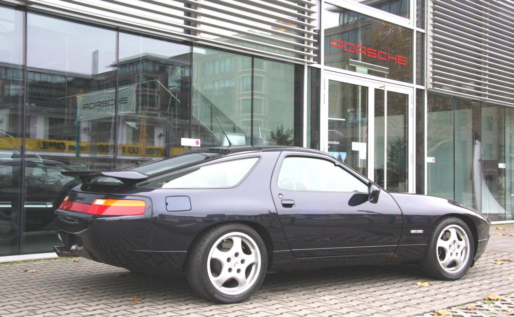 928GTS Porsche Nachtblau