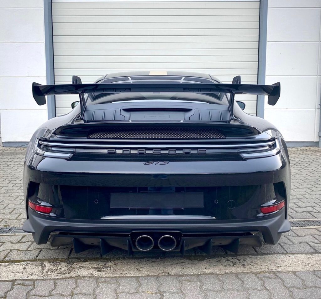 Porsche 992 GT3 on Stock