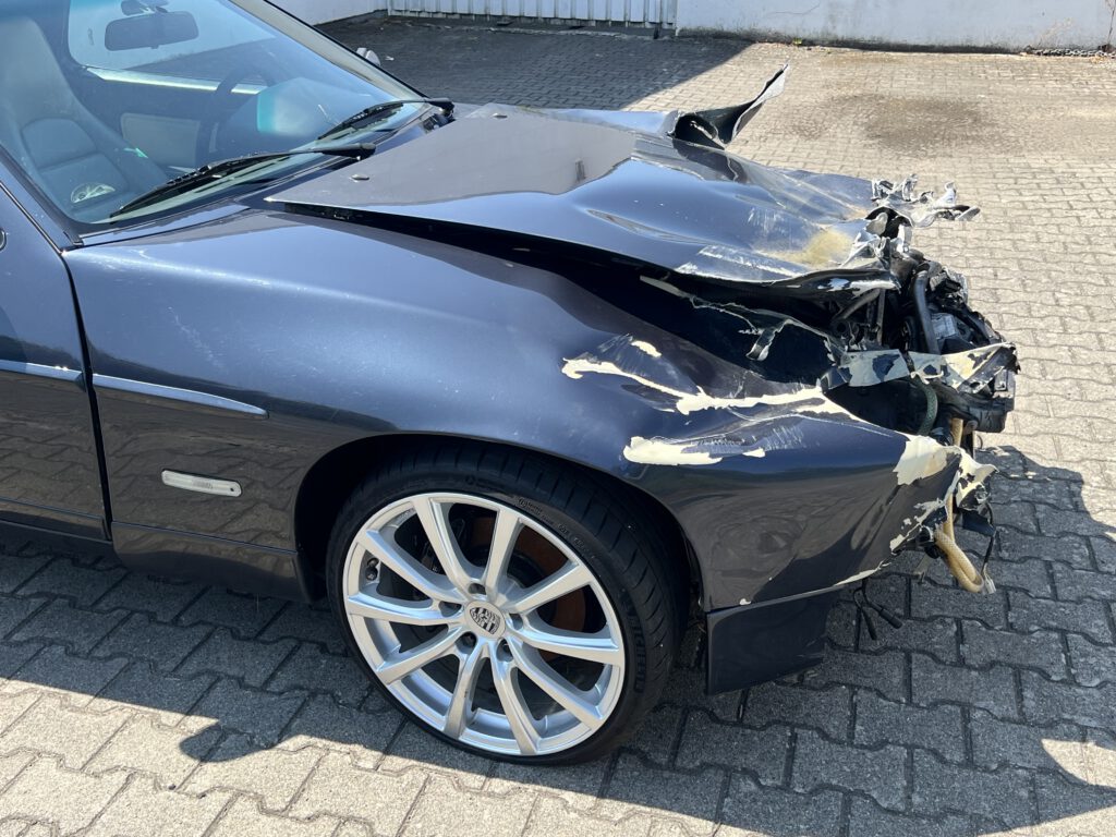 Frontschaden 928 S 4 Porsche V 8 /32 V