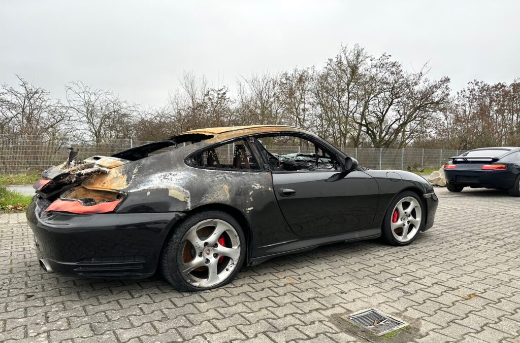 Porsche 996 Carrera 4 S Brandschaden Innenraumbrand