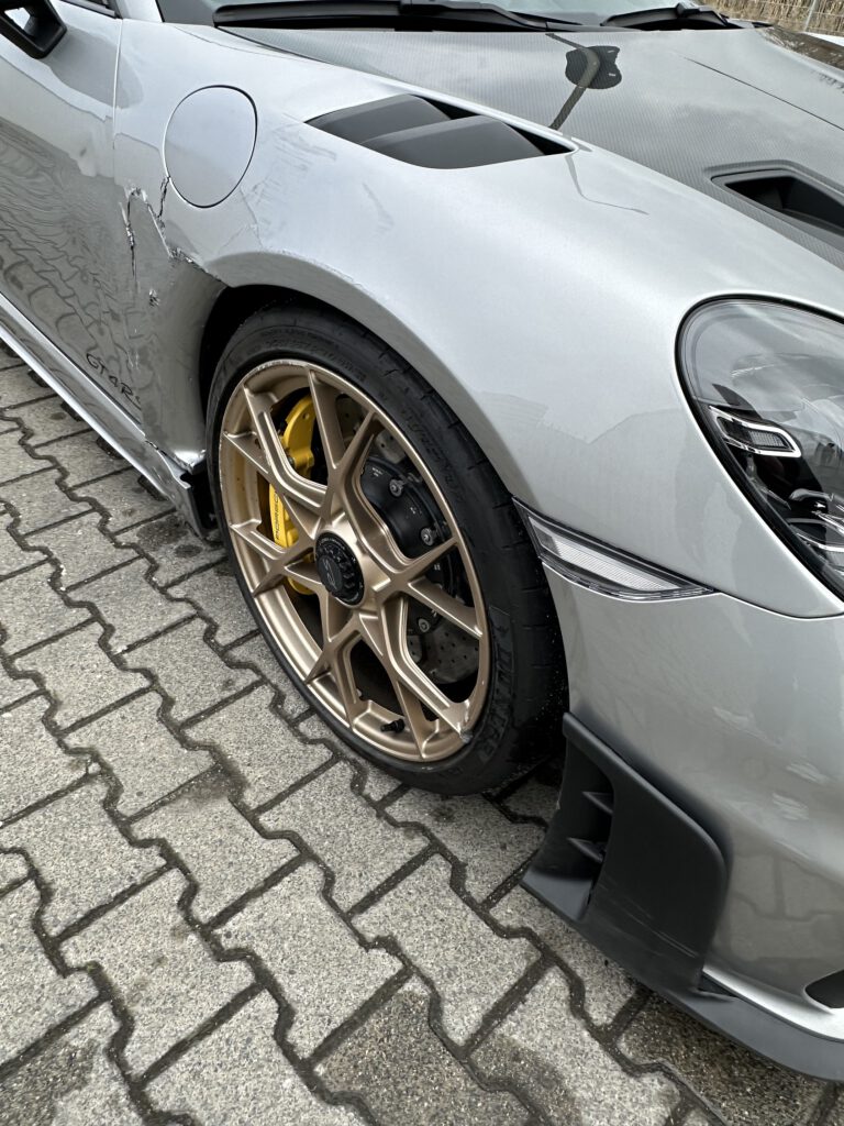 Kotflügelschaden Porsche 718 Cayman Gt4 RS
