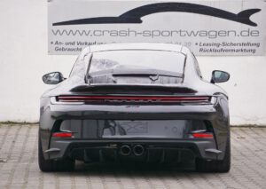 Unfall Porsche 911 in Hanau B45 demolierter Porsche GT3 abgestellt