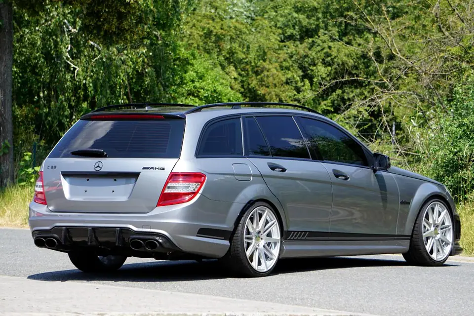Unfallwagen AMG-Mercedes W 204 gesucht Abholung Unfallwagen Bundesweit 24h Service