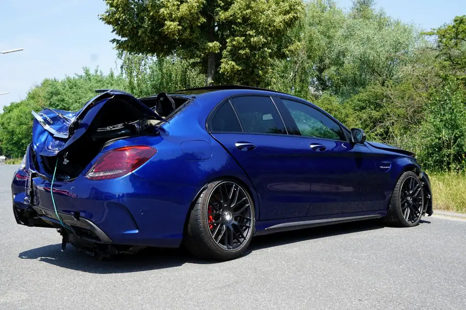 Unfallwagen AMG C 63 Heckschaden Ankauf zum Höchstgebot
