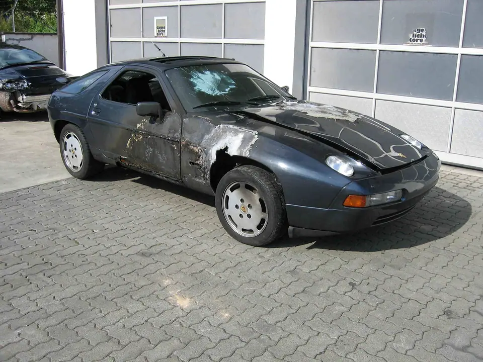928 S4 Brandschaden-Porsche Motorbrand Restwert-Ankauf
