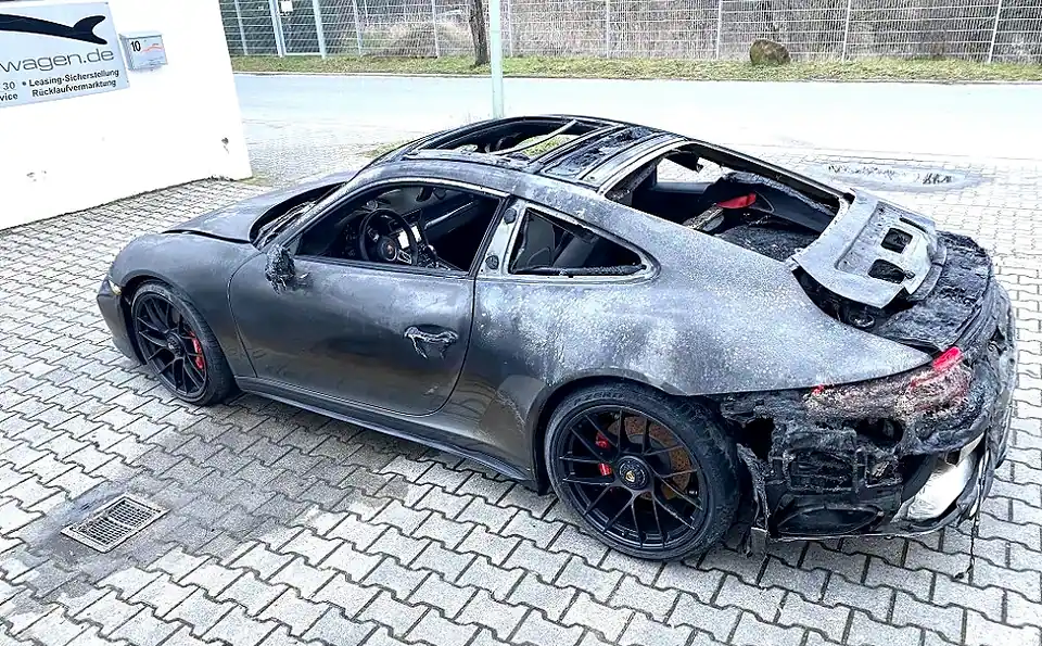 Garagenbrand Porsche 991 GTS Brandschaden-Ankauf