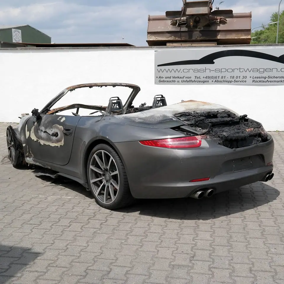 Brandschaden Porsche 991 Carrera gesucht · Restwert Ankauf zum Höchstgebot Bundesweite Restwertabwicklung 24h Abholservice · Totalschaden Spezialankauf Brandsch