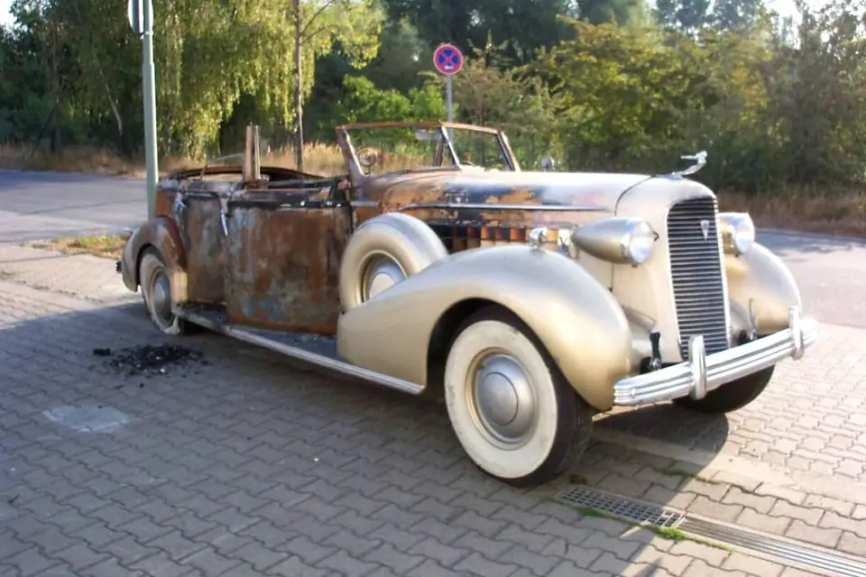 cadillac 1936 Brandschaden