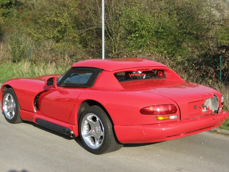 Dodge Viper Unfallwagen rot