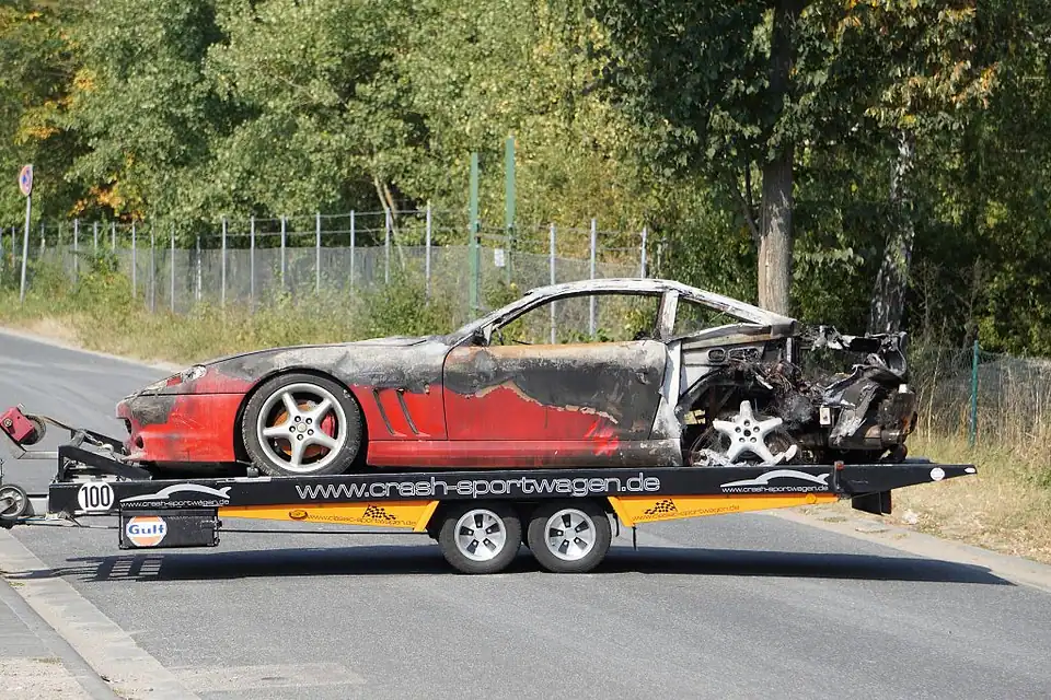 Ferrari Brandschaden Unfallwagen