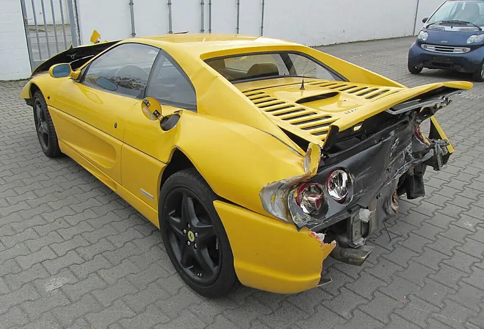 Unfall Ferrari F 355 GTB Gialo Fly