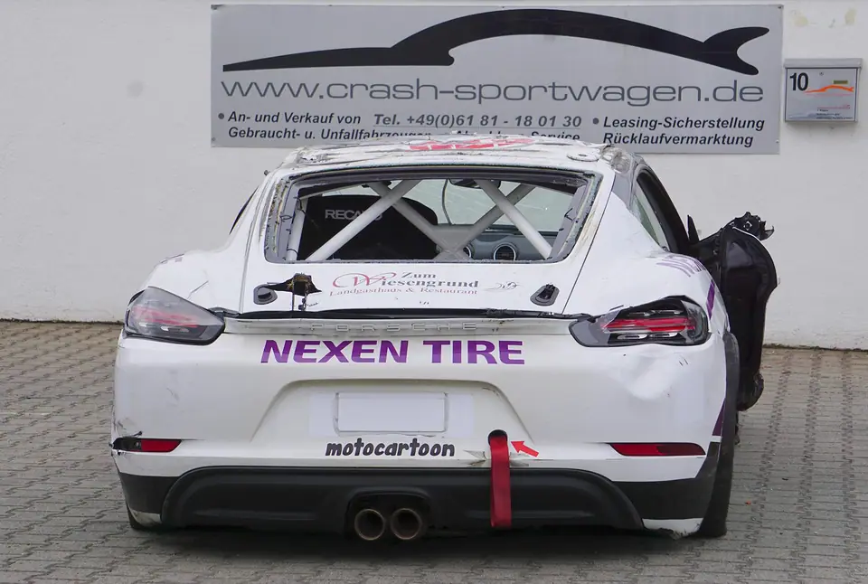 Porsche Cayman 718 Race-Crash Nexen Tire Nürburgring
