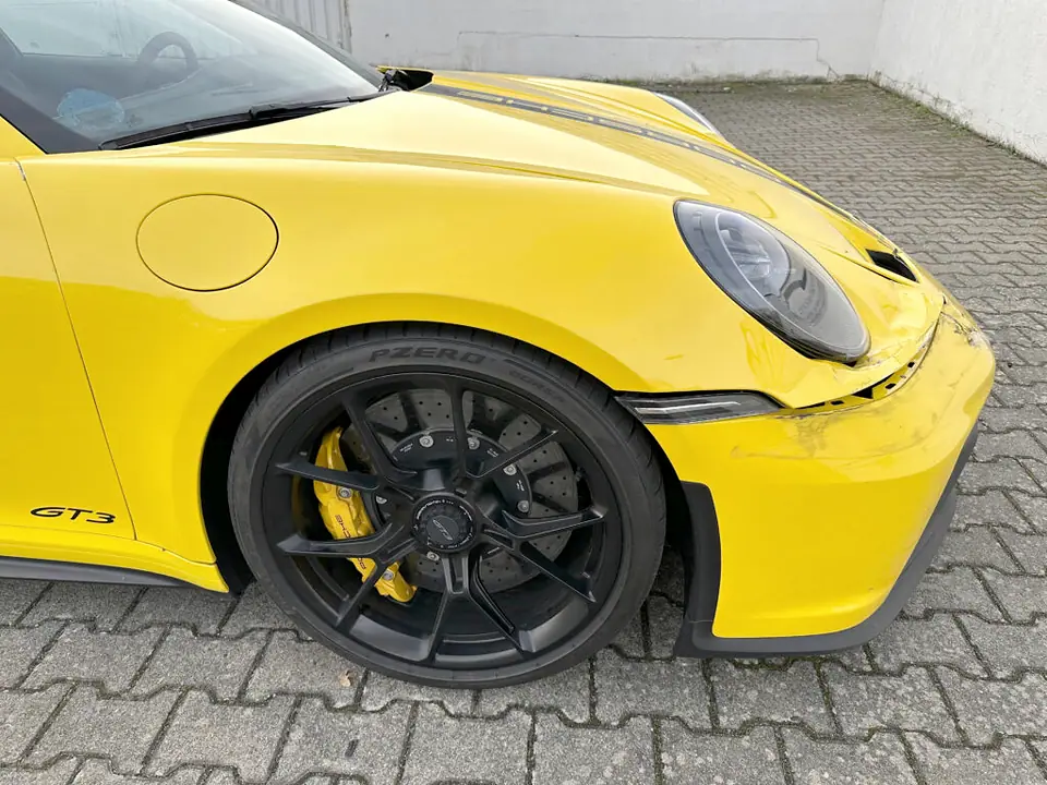 Porsche GT3 Clubsport 992 mit Keramik-Brake leichter Unfallschaden St0ßfänger Front +Heck Kotflügel & Leuchten beschädigt · Restwert Ankauf Bundesweit 24/7h Abh