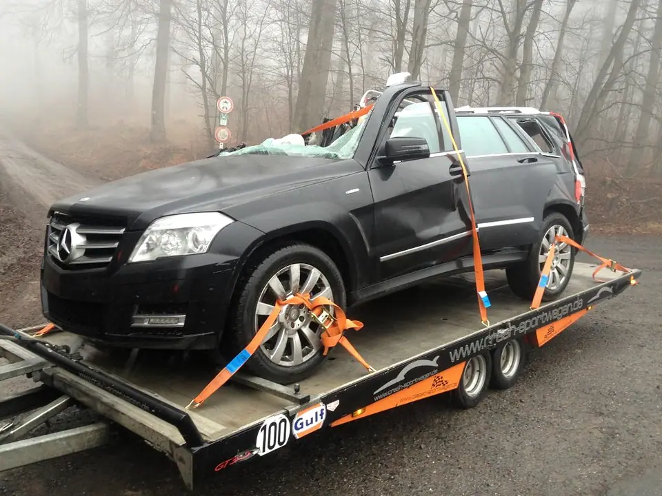 Mercedes Unfallwagen Überschlag