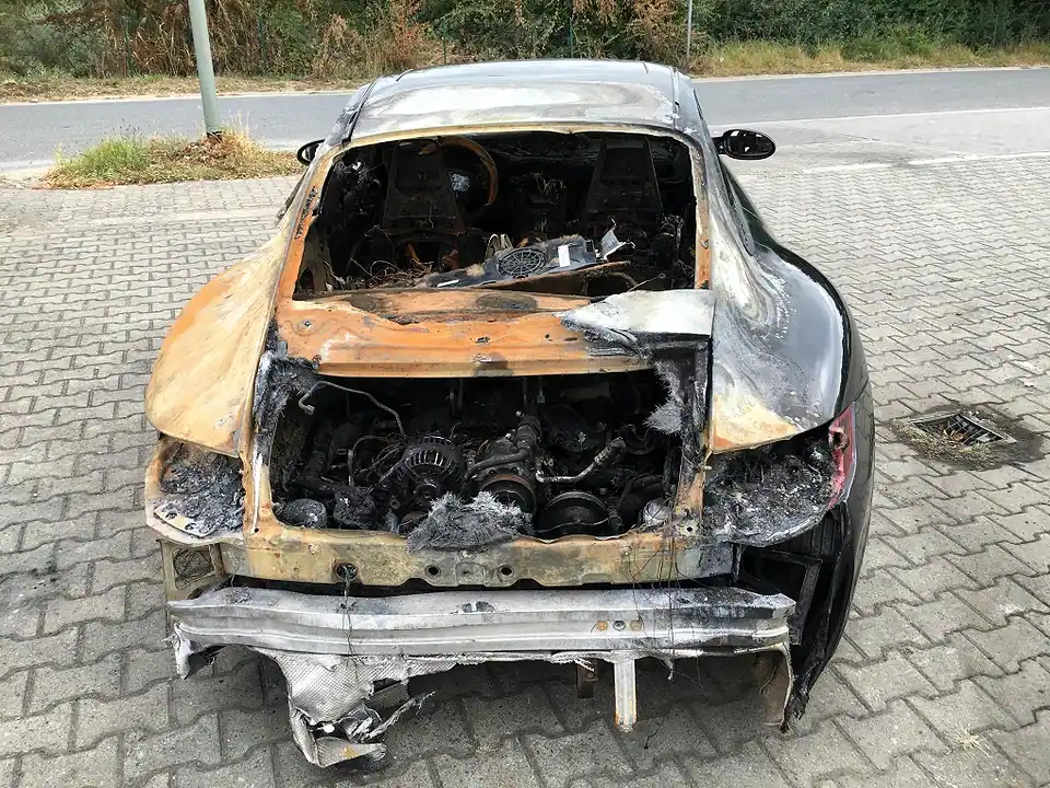 Porsche 997 Feuer im Motorraum Brandschaden Turbolader Versicherungsschaden Restwertabwicklung Bundesweit zum Restwert Höchstgebot