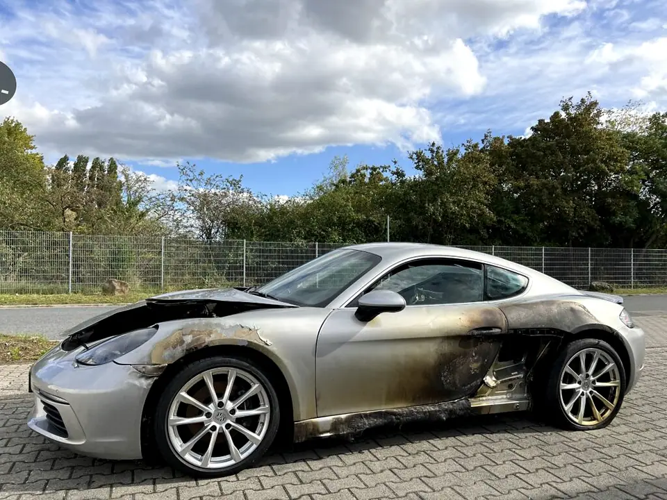 Restwert Ankauf Porsche Cayman 718 GT Silber Württembergische Versicherung verkauft an Sportwagenprofi in Hanau