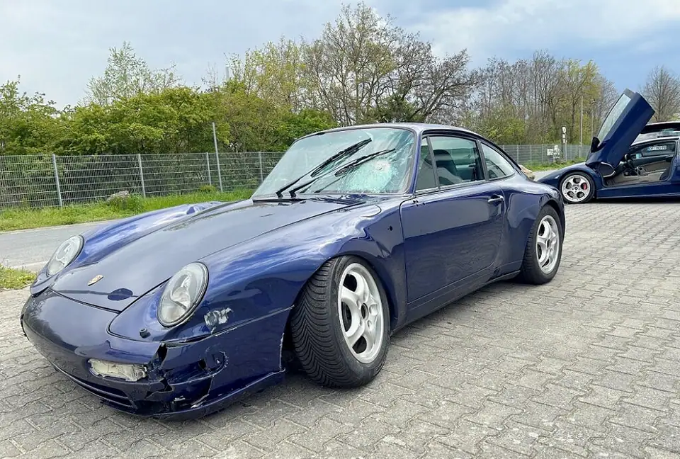 Carrera 993 Coupe Kaskoschaden Allianz Versicherung Youngtimer – Oldtimer Vollkaskoschaden Vermarktung zum Restwerthöchstgebot 24/7h Rund um die Uhr · Unfallwag