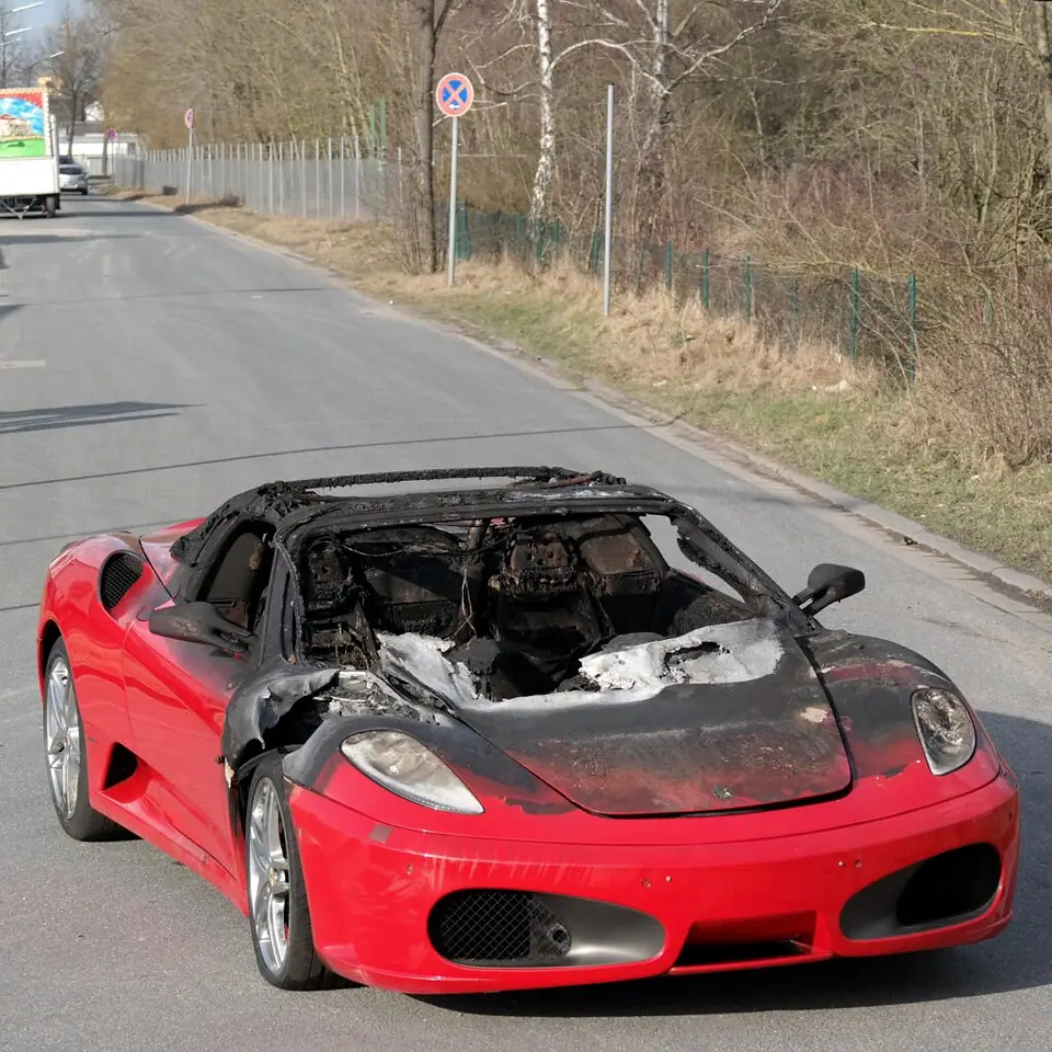 Restwertangebote Brandschaden Begutachtung & Garagenbergung · Abholung Bundesweit