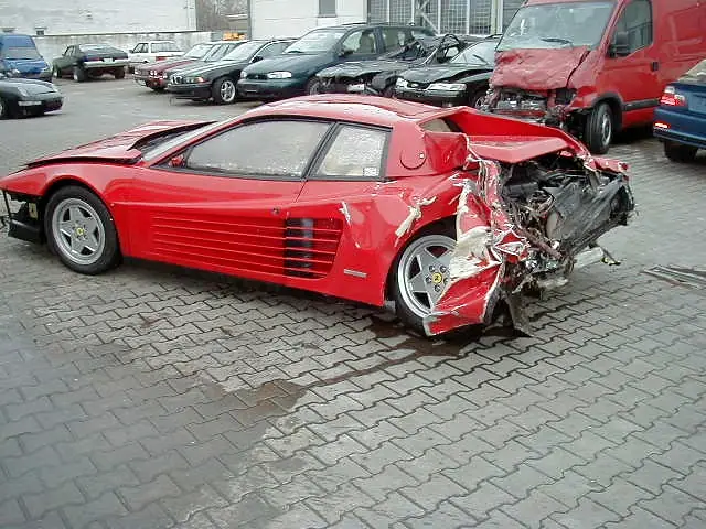 Testarossa Crash-Unfallferrari Restwertankauf