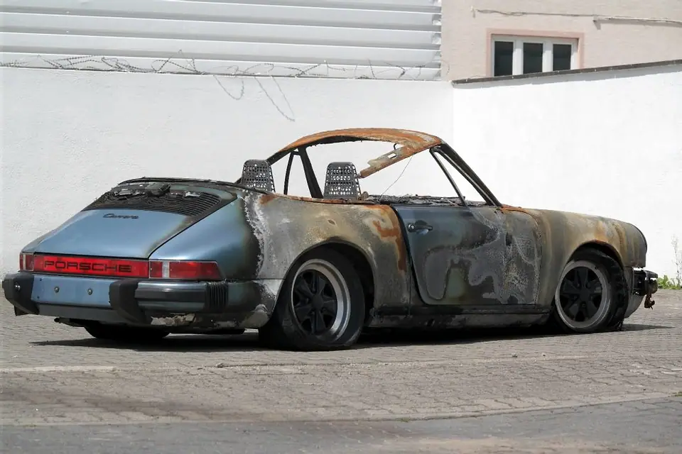 911 Carrera Cabrio-Schadenmanagement · Brandschaden Ankauf Ankauf