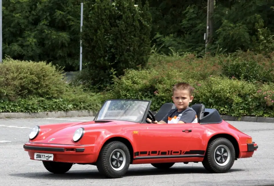 porschelouis im Kinderporsche aus 1983