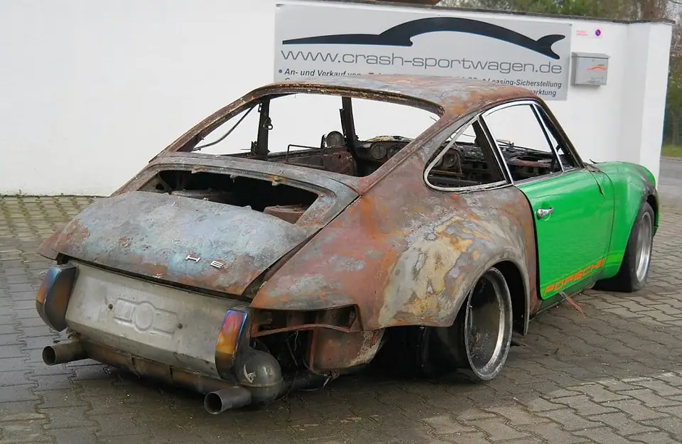 Brand im Porsche Zentrum