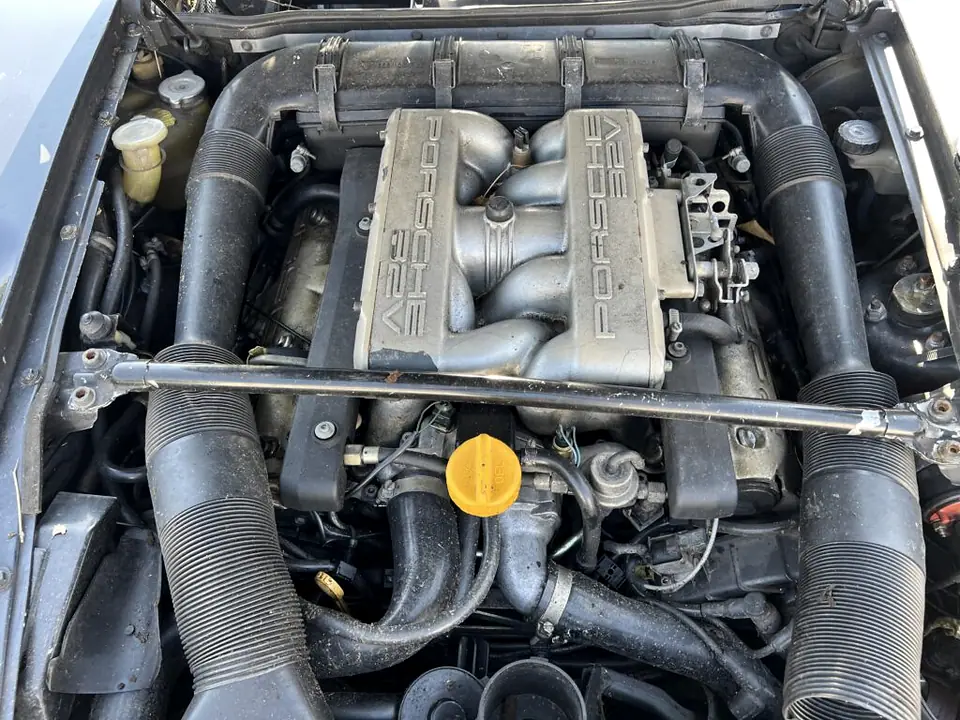 928 Porsche V 8 Motor 32 V aus 1986 in Nachtblau Metallic