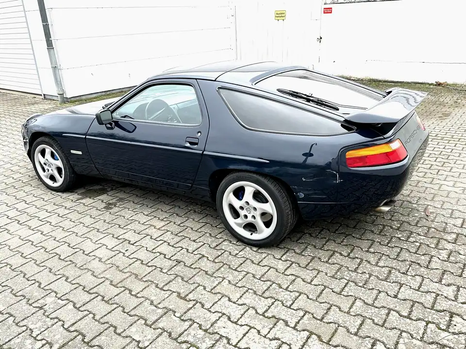 928 S 4 Porsche Unfallschaden links Kotflügel Streifschaden