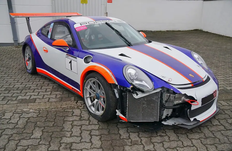 Porsche 991 GT3 CUP Rennwagen Frontschaden rechts Unfallwagen-Ankauf
