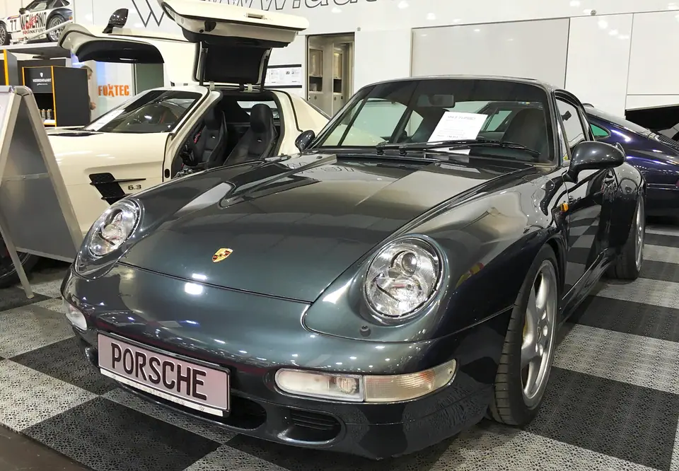 Essener Motor Show 2015 Porsche Ausstellung 993 Turbo in Aventura Grün Metallic