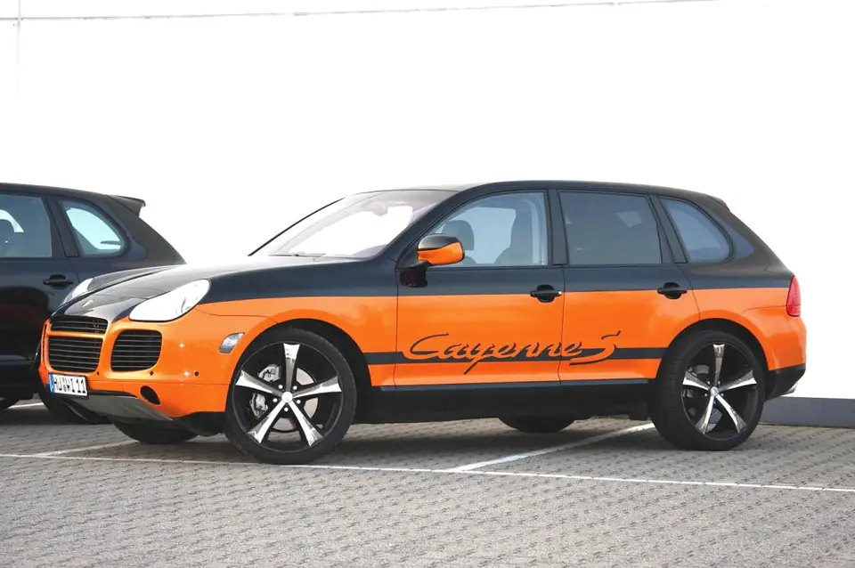 Porsche cayenne orange