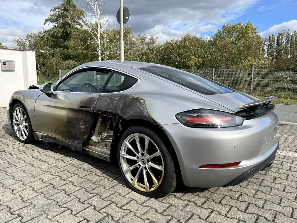 Porsche Cayman 718 Brandschaden