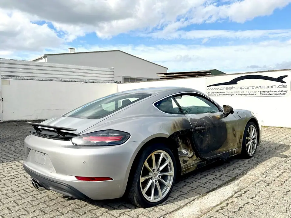 Brandschaden-Motorbrand Porsche Cayman 718