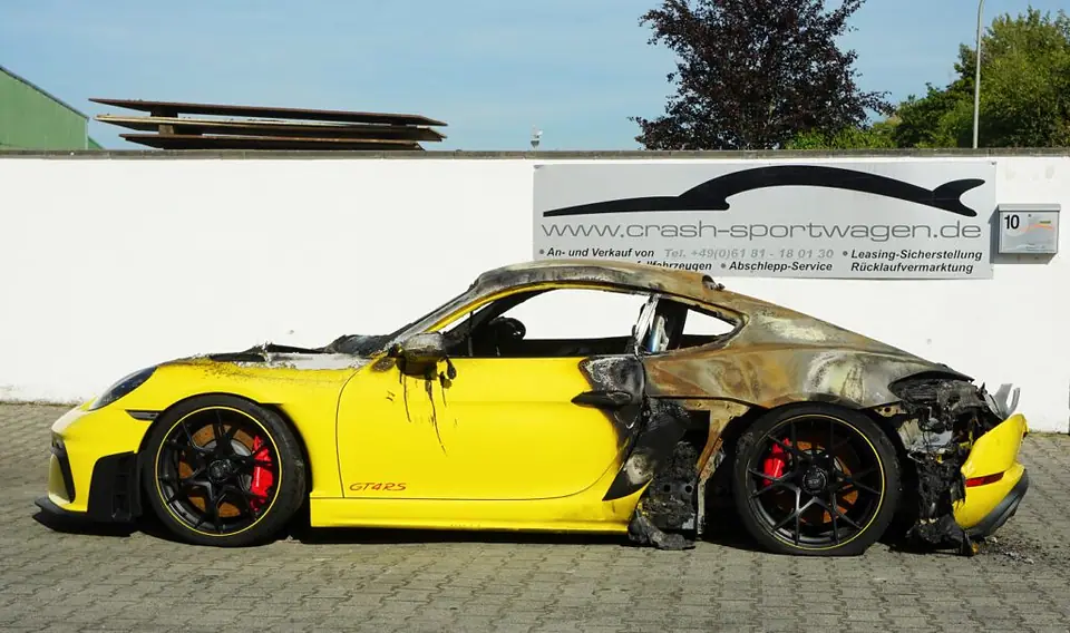 Motorbrand Spezialankauf Fire Damage Porsche Restwert-Schadenmanagement Totalschaden Vollkaskoschaden · Porsche Cayman 4.0 GT4 RS · Brandschaden Porsche