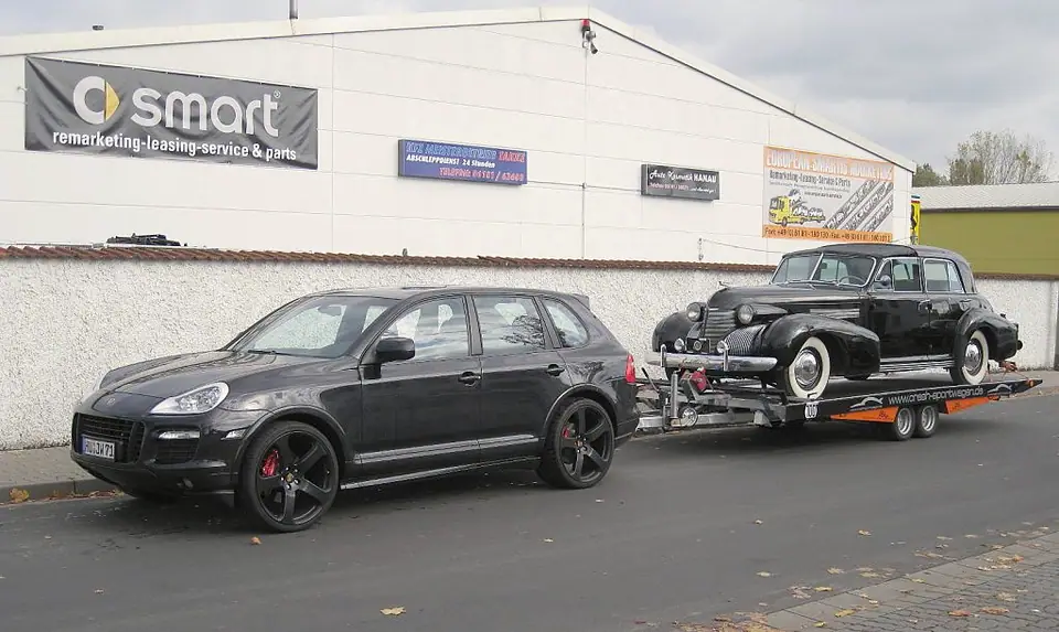 Porsche transport cayenne town car