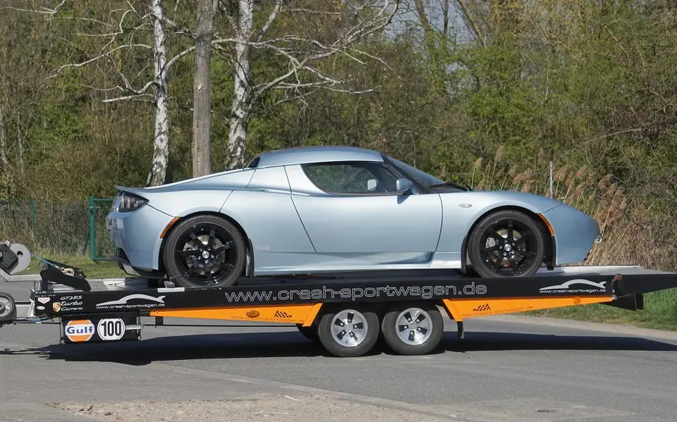 Tesla Roadster Transport
