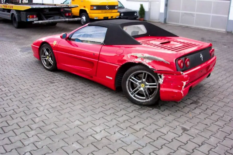Unfall Ferrari 355 Spider Heck